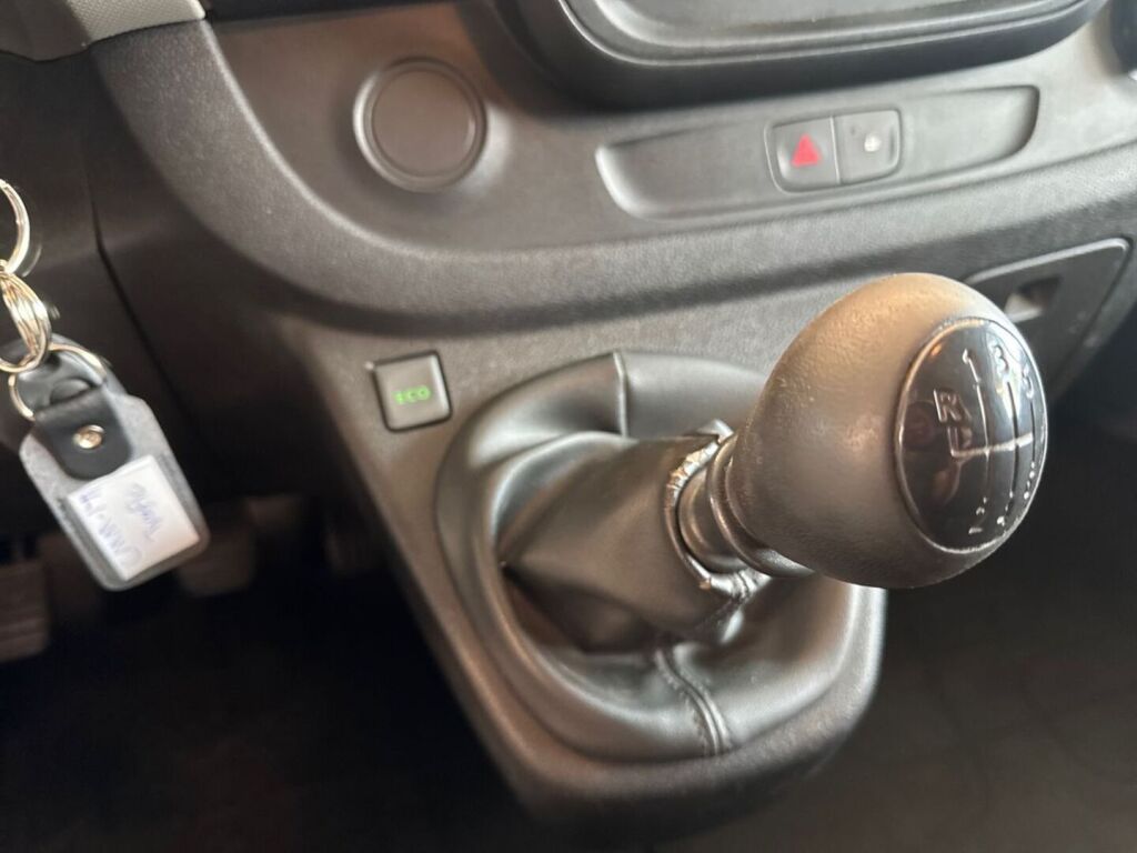 Renault Trafic 2019 Valkoinen