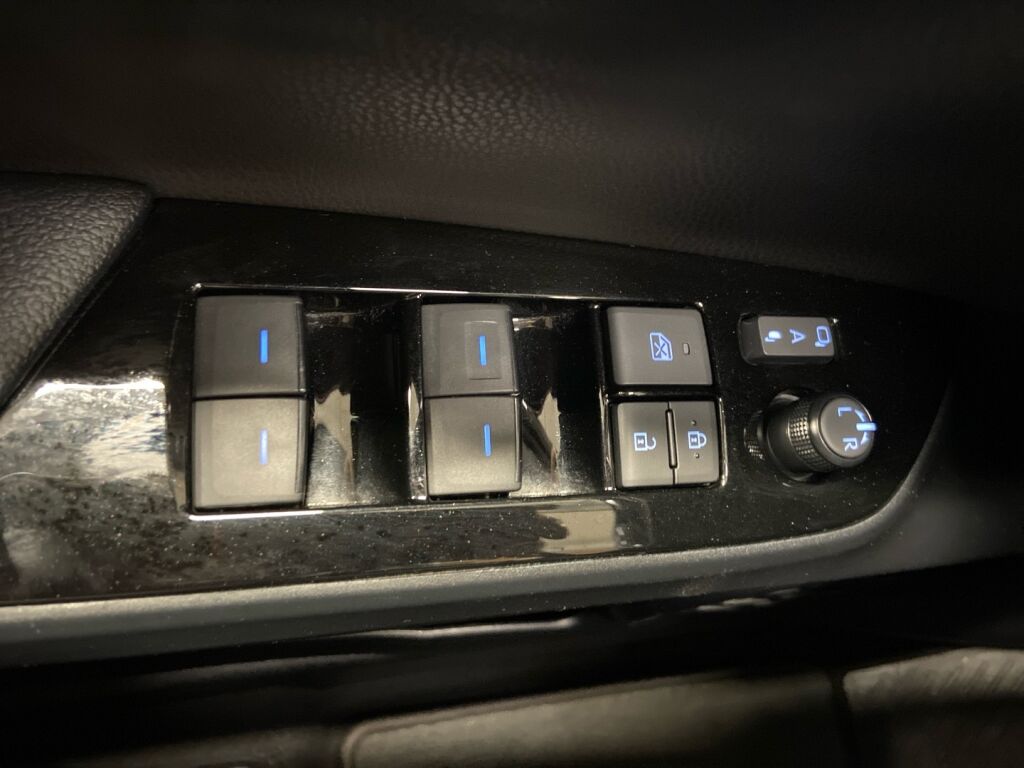 Toyota Prius Plug-in 2019 Valkoinen