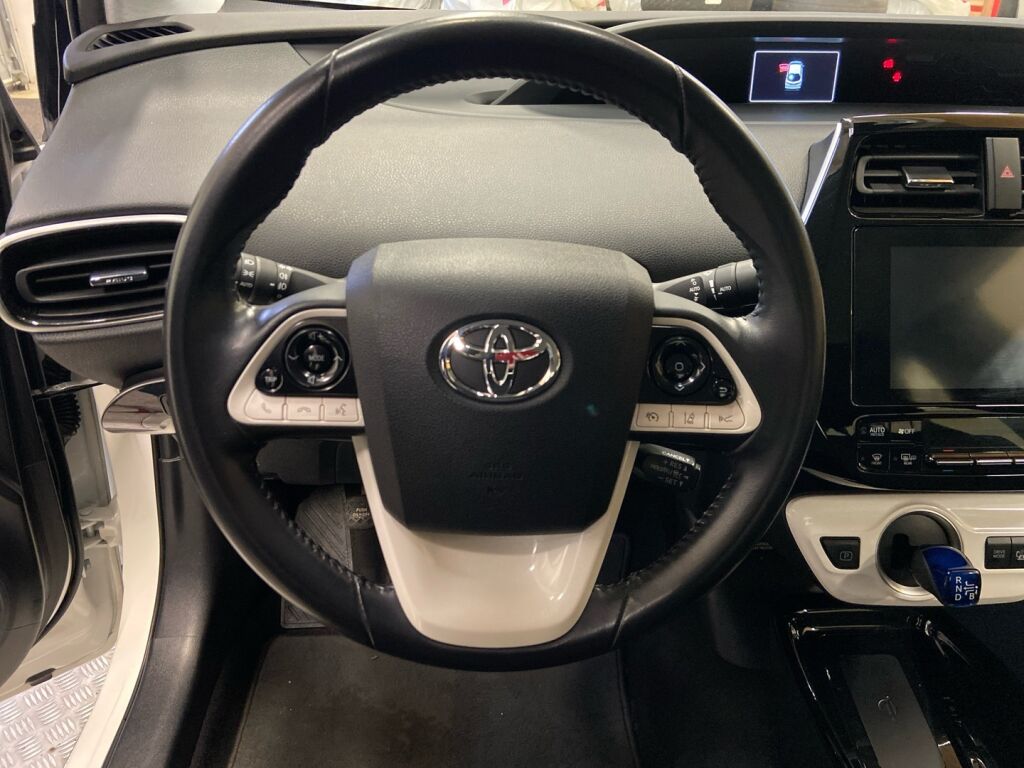 Toyota Prius Plug-in 2019 Valkoinen