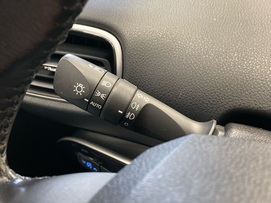 Toyota Prius Plug-in 2019 Valkoinen