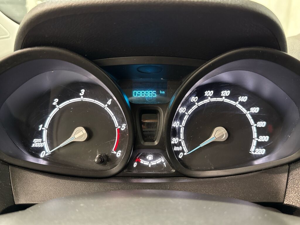 Ford Transit Courier 2019 Valkoinen