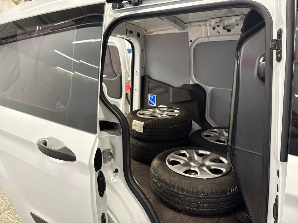 Ford Transit Courier 2019 Valkoinen