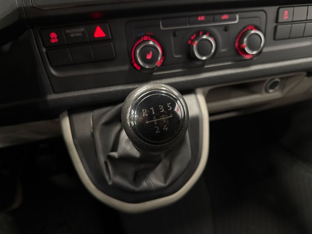 Volkswagen Transporter 2019 Valkoinen