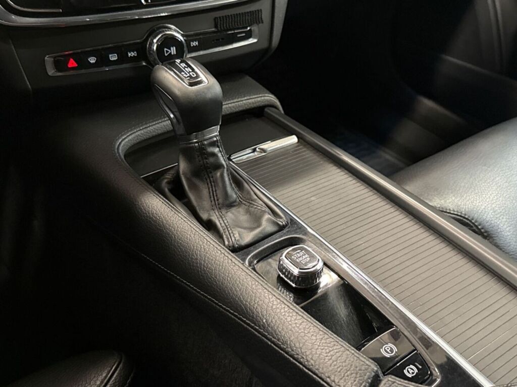 Volvo S90 2019 Musta