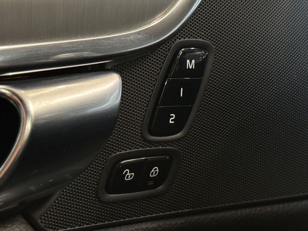 Volvo S90 2019 Musta