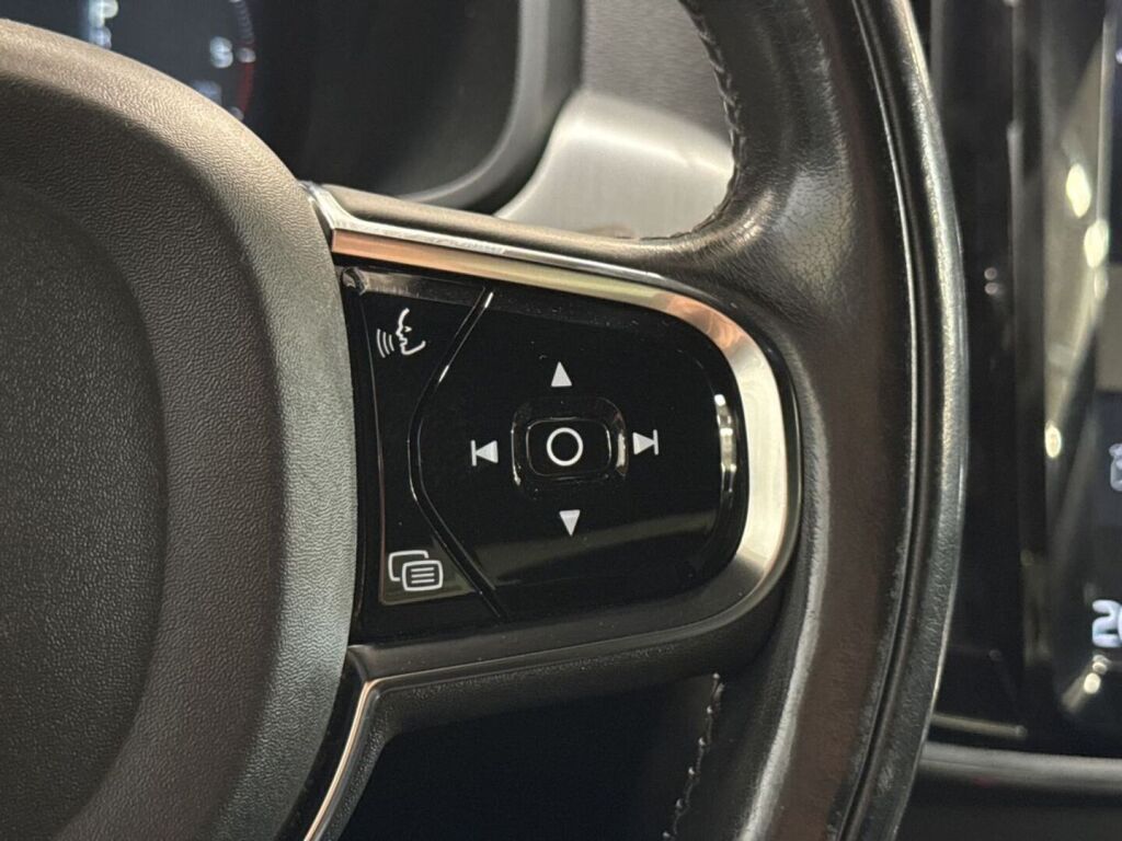 Volvo S90 2019 Musta