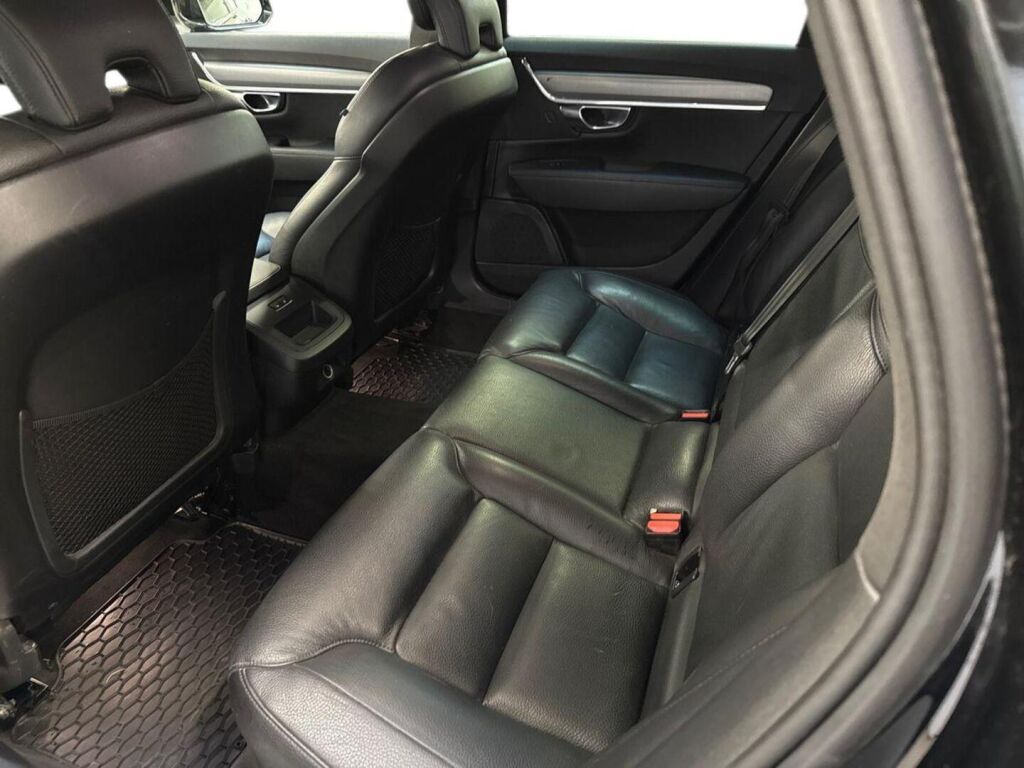 Volvo S90 2019 Musta