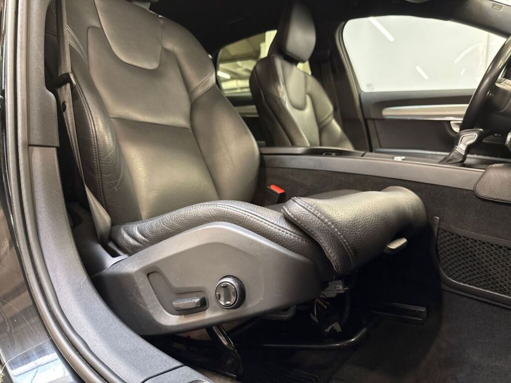 Volvo S90 2019 Musta
