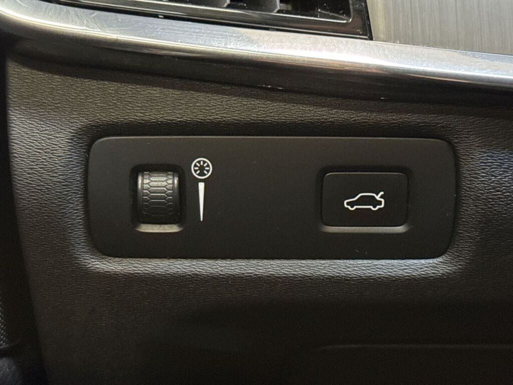 Volvo S90 2019 Musta