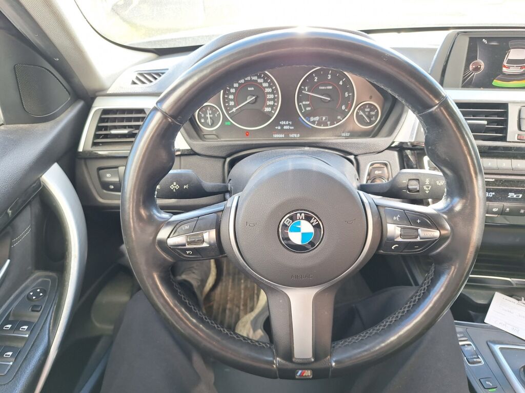 BMW 318 2016 Musta