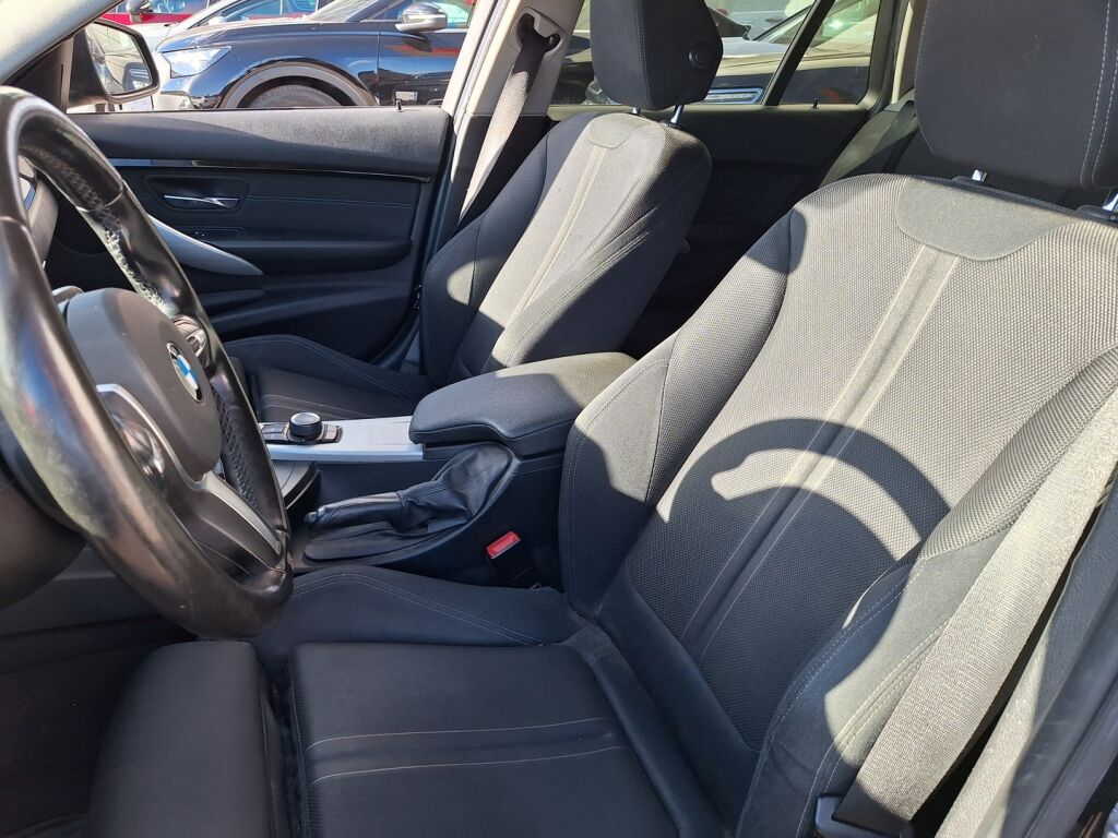 BMW 318 2016 Musta