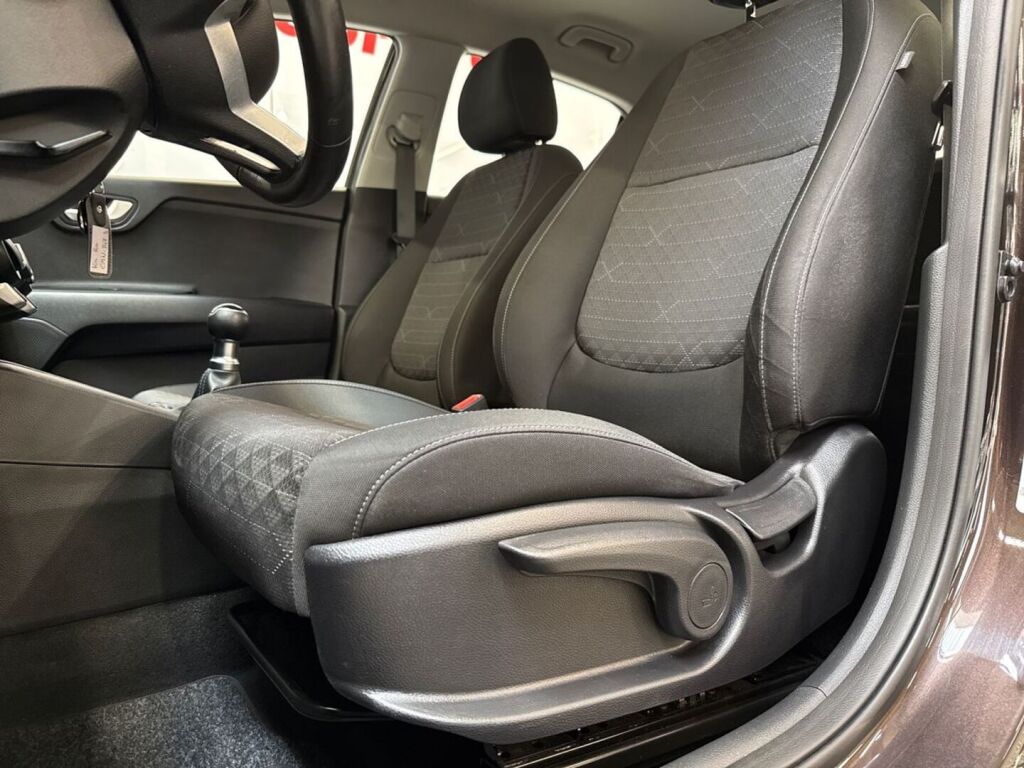 Kia Rio 2019 Ruskea (beige)