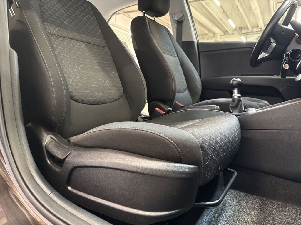 Kia Rio 2019 Ruskea (beige)