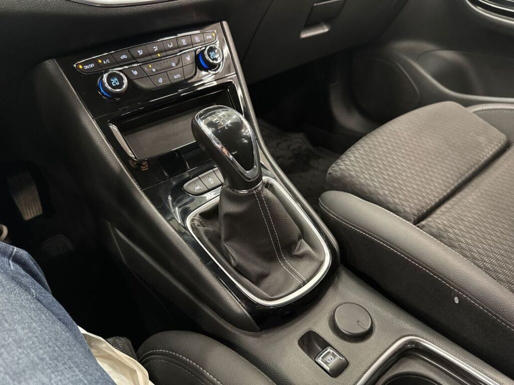Opel Astra 2019 Hopea