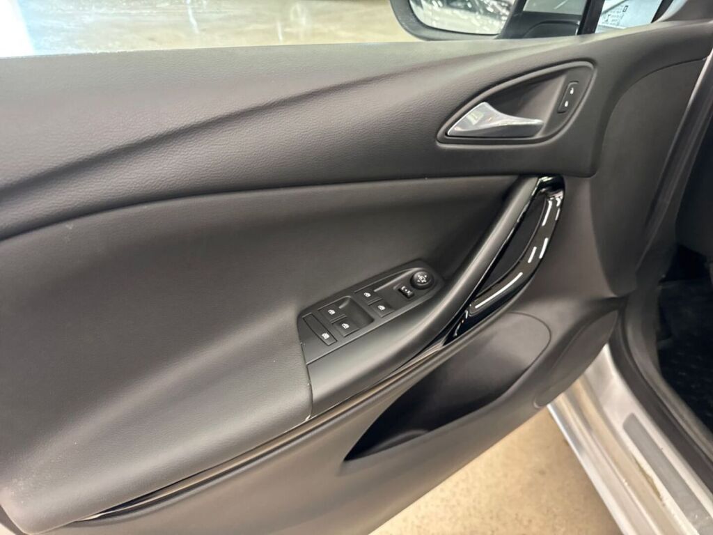 Opel Astra 2019 Hopea