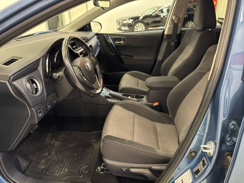Toyota Auris 2019 Sininen