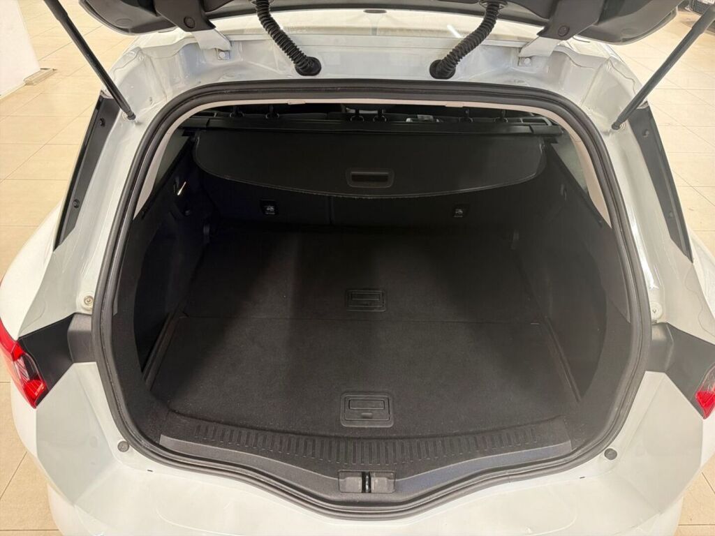 Renault Megane 2019 Valkoinen