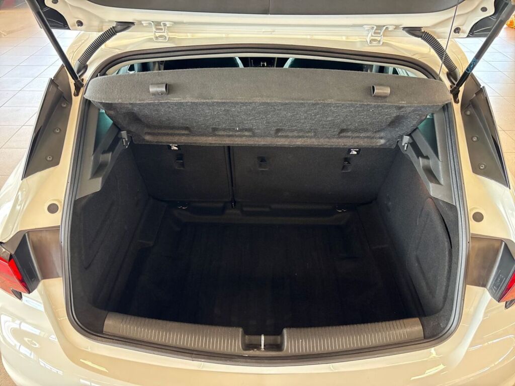 Opel Astra 2019 Valkoinen