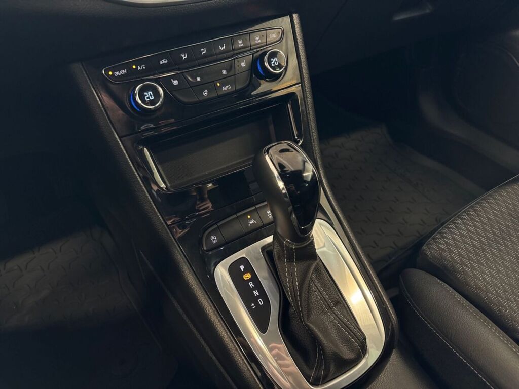 Opel Astra 2019 Valkoinen