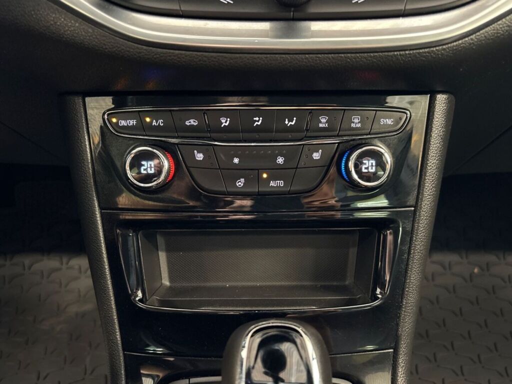 Opel Astra 2019 Valkoinen