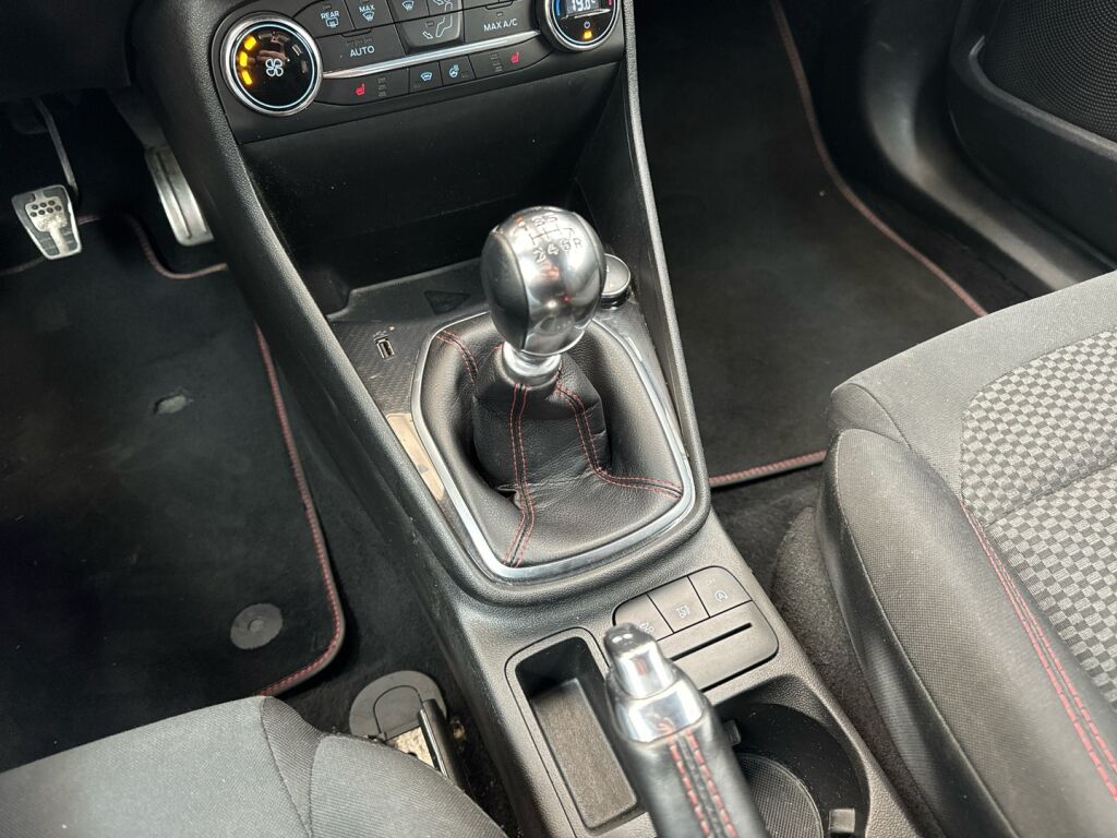 Ford Fiesta Van 2019 Valkoinen