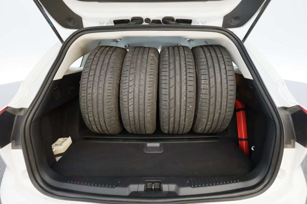 Ford Focus 2019 Valkoinen