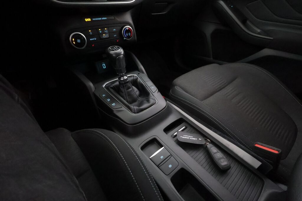 Ford Focus 2019 Valkoinen