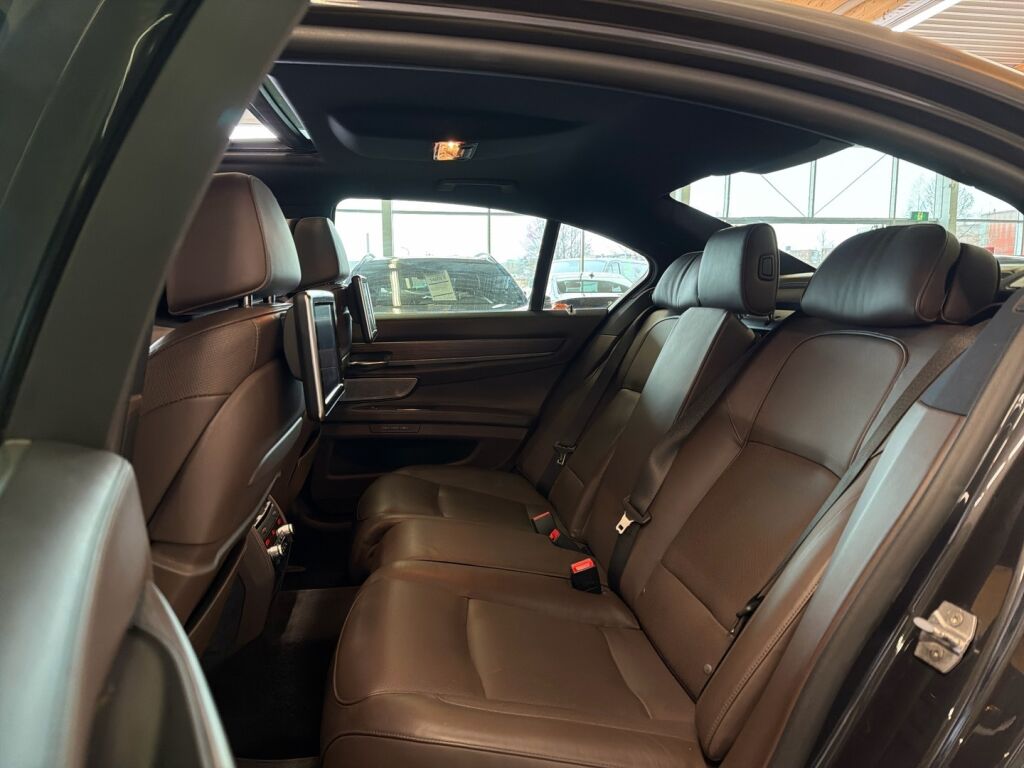 BMW 740 2015 Harmaa