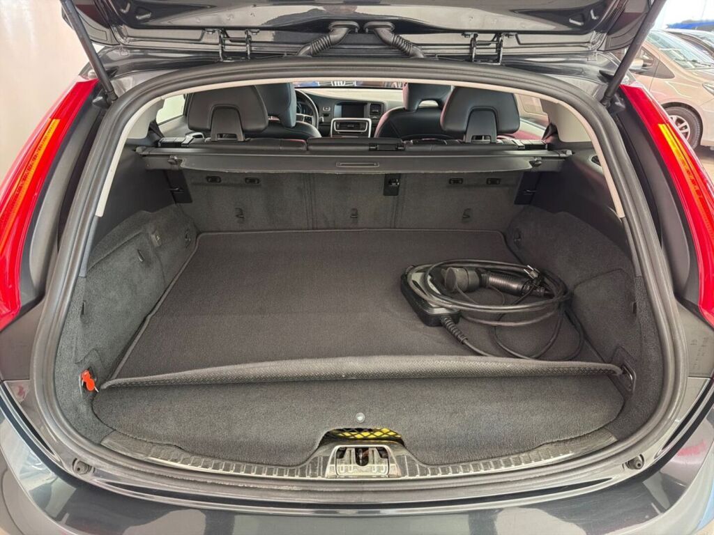 Volvo V60 2014 Musta