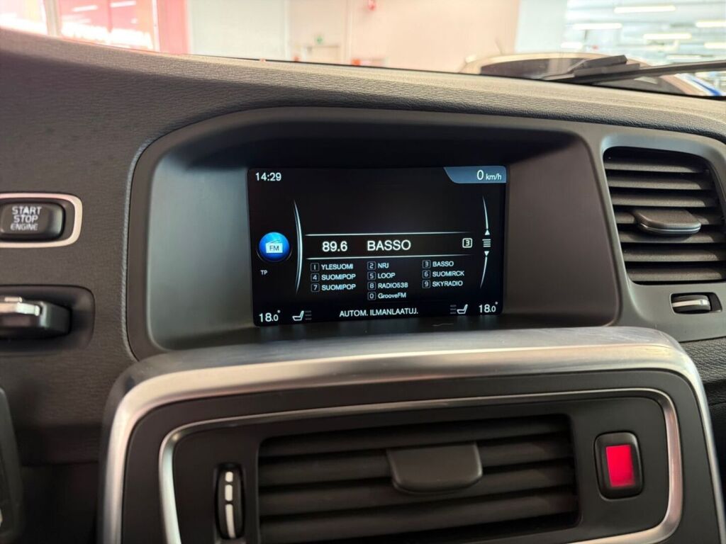Volvo V60 2014 Musta