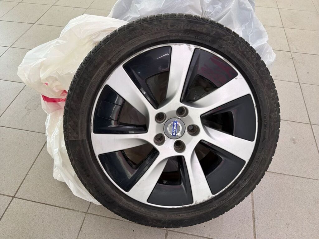 Volvo V60 2014 Musta