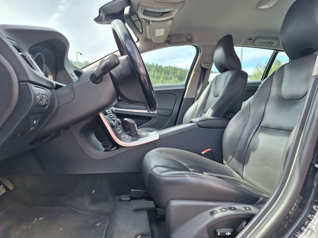 Volvo V60 2014 Musta