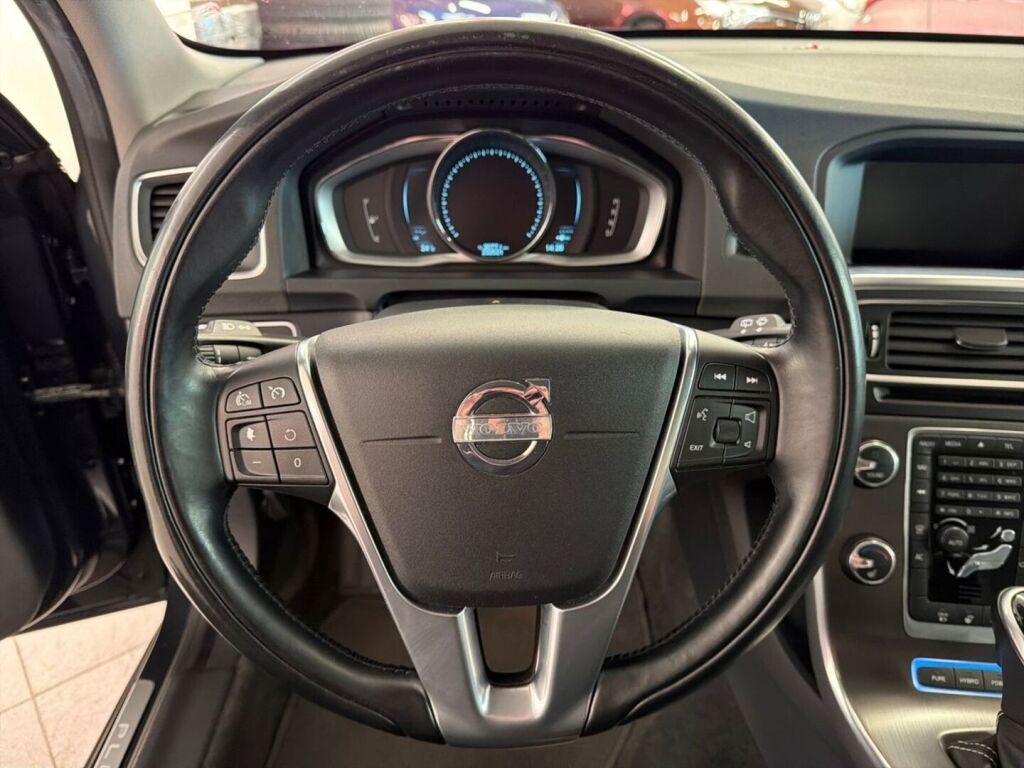 Volvo V60 2014 Musta
