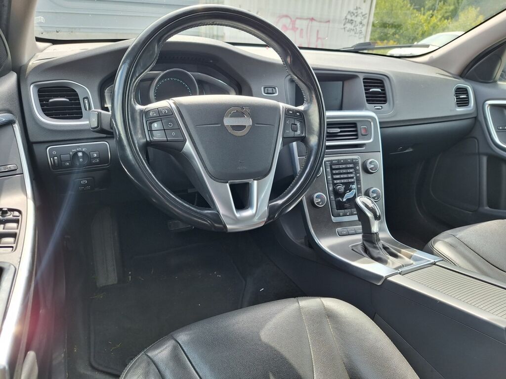 Volvo V60 2014 Musta