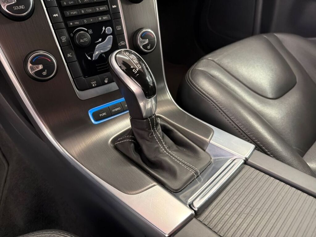 Volvo V60 2014 Musta