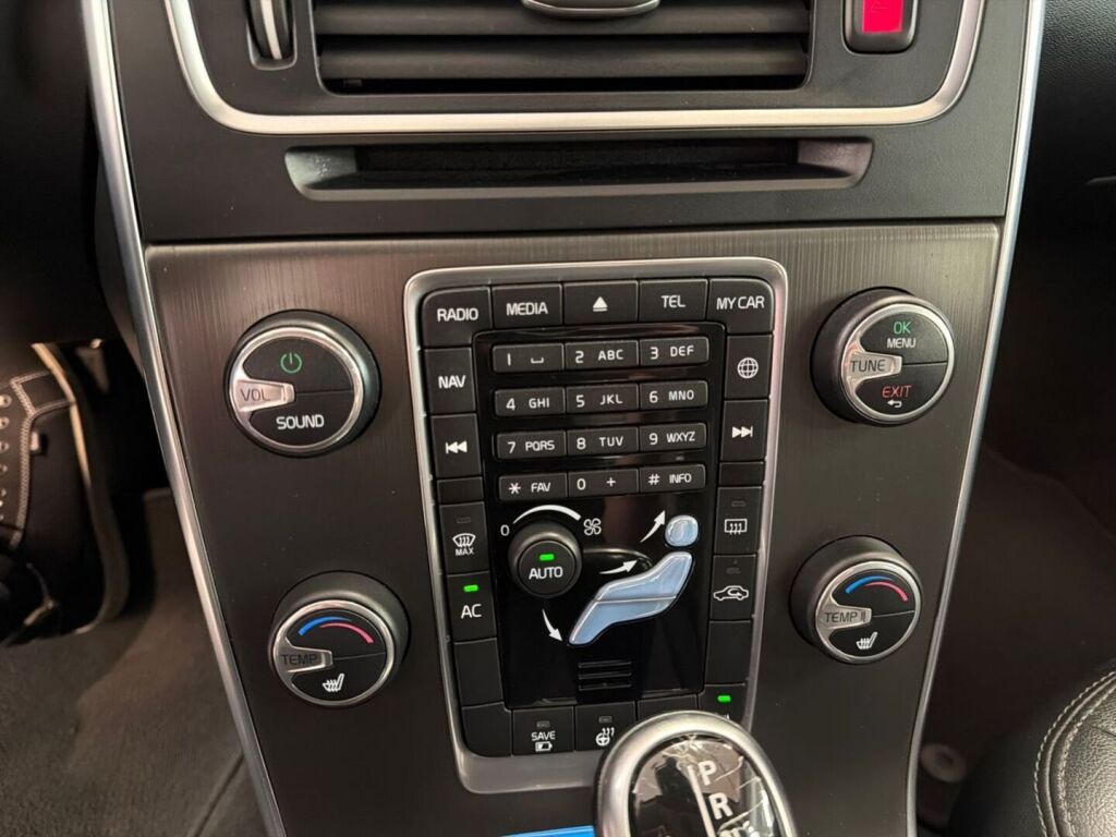 Volvo V60 2014 Musta