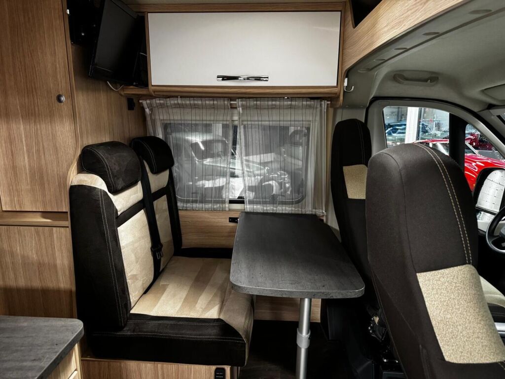 Pössl Roadcar VAN R 640 2019 Ruskea (beige)