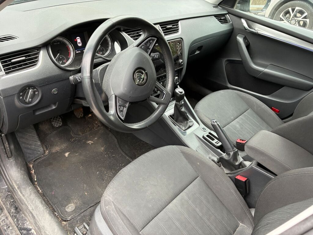 Skoda Octavia 2019 Musta