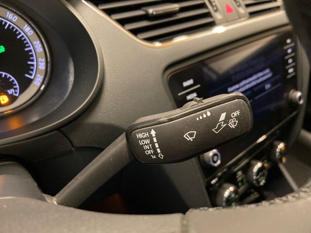 Skoda Octavia 2019 Harmaa