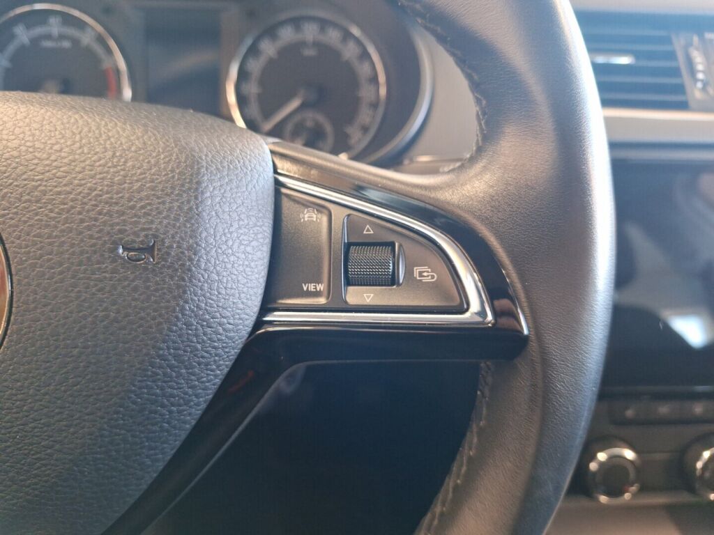 Skoda Octavia 2019 Harmaa