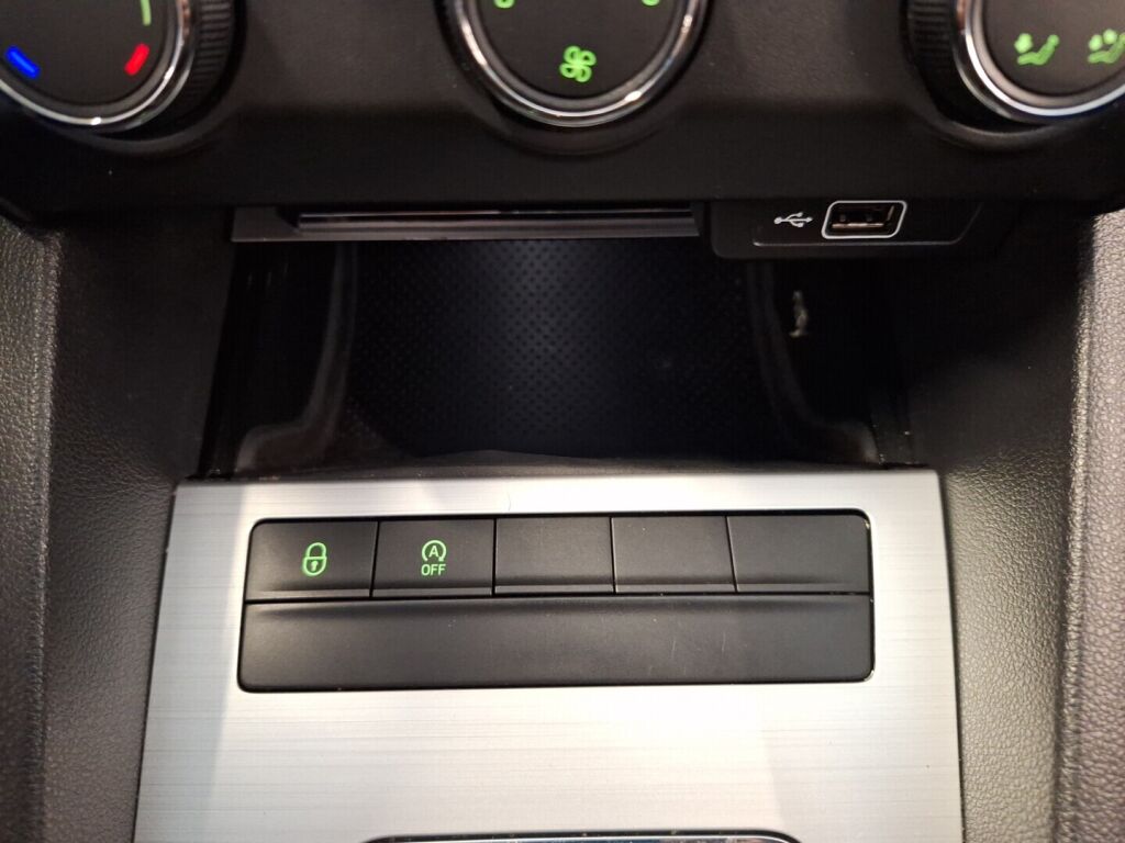 Skoda Octavia 2019 Harmaa