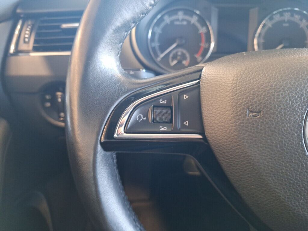 Skoda Octavia 2019 Harmaa