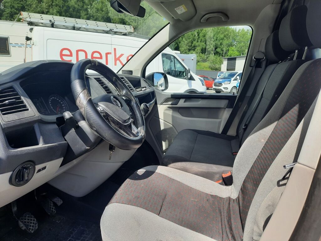 Volkswagen Transporter 2019 Ruskea (beige)