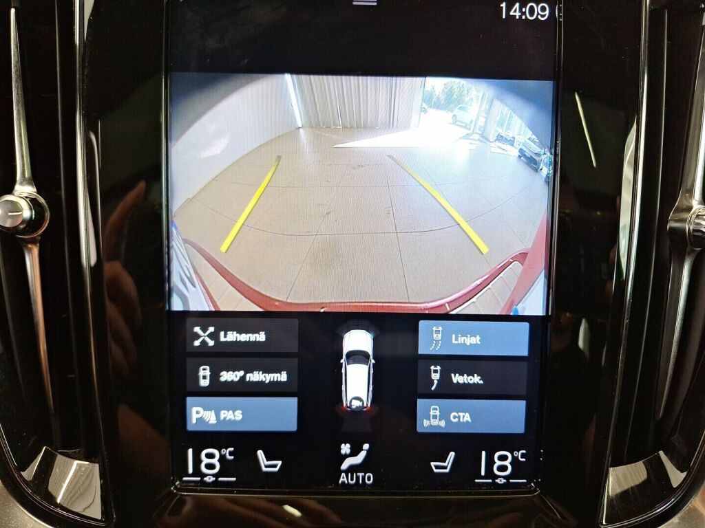 Volvo V60 2019 Punainen