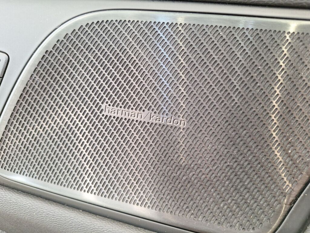 Volvo V60 2019 Punainen