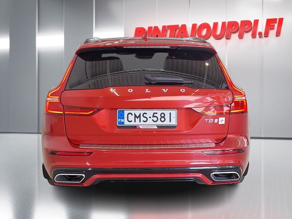 Volvo V60 2019 Punainen
