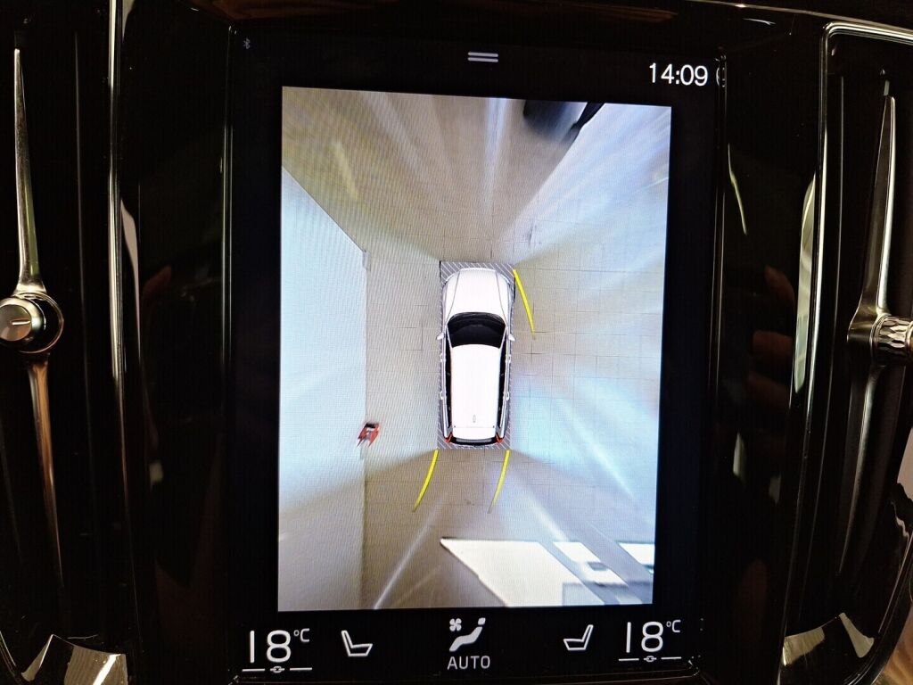 Volvo V60 2019 Punainen