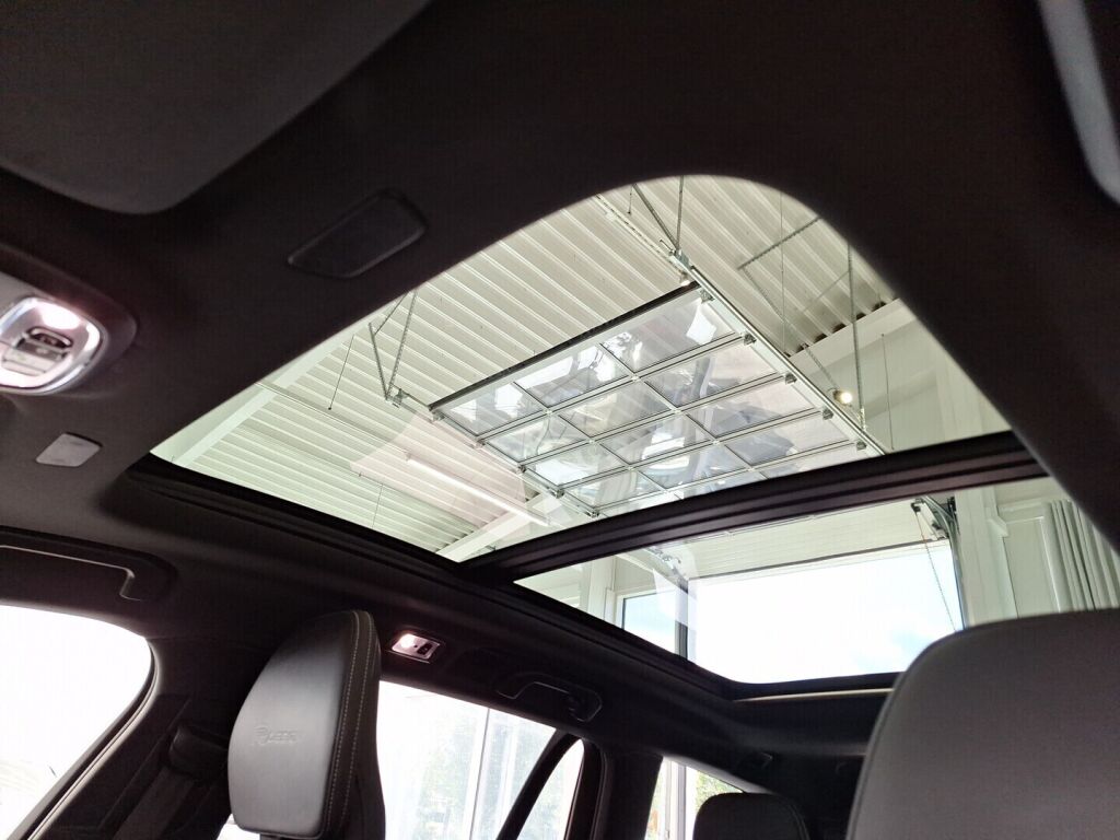 Volvo V60 2019 Punainen