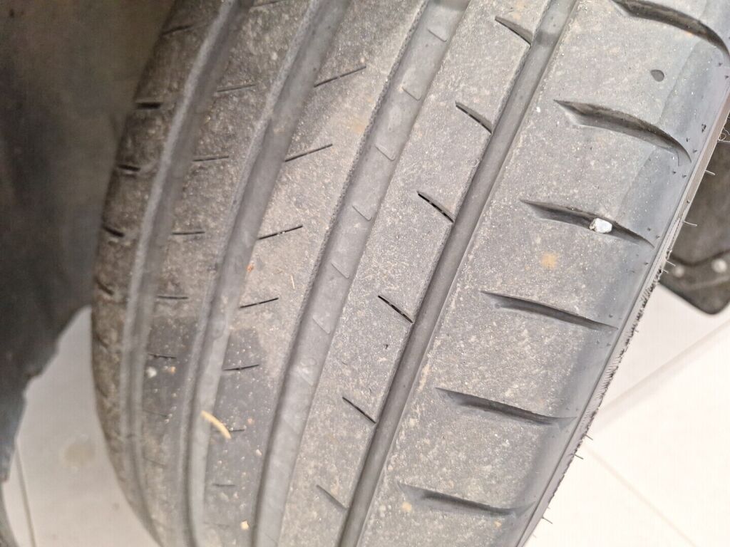 Volvo V60 2019 Punainen