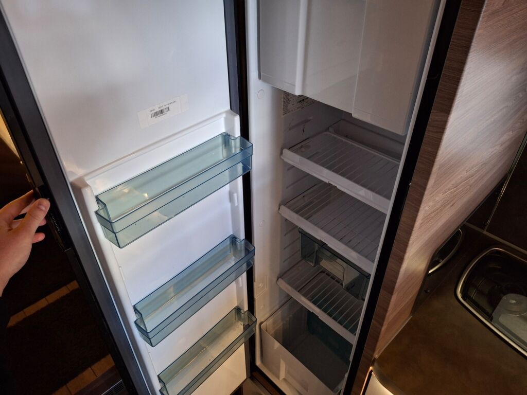 Knaus Live Wave 700MEG 2019 Valkoinen